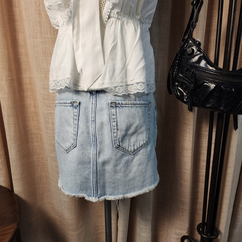 Hollister High Rise Denim Mini Skirt Size 3 W26 Light Wash Floral Embroidered